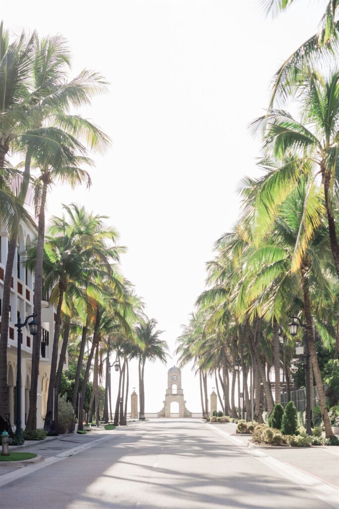 A Palm Beach, Fl engagement session at Worth Ave by Florida wedding photographer Angelika Krug Photo & Film.