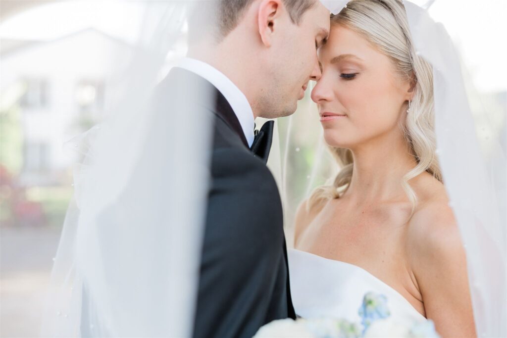 A wedding at the Alfond Inn captured by Orlando wedding photographer, Angelika Krug Photo & Film.
