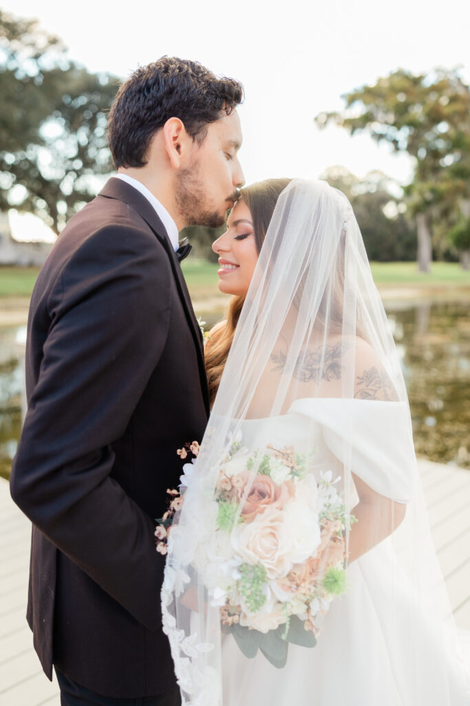 Wedding portrait at Bella Cosa Lakeside by Angelika Krug Photo & Film a Florida wedding photographer.