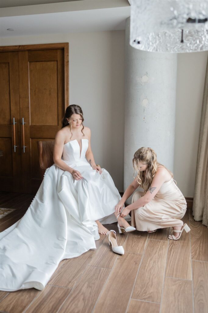 Getting ready suite at the The Ben, Palm Beach captured by Palm Beach wedding photographer Angelika Krug Photo & Film.