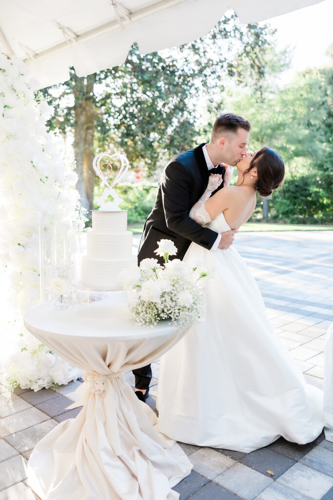 Photo of a wedding day at Victoria 1883 venue by Florida wedding photographer Angelika Krug Photo & Film.